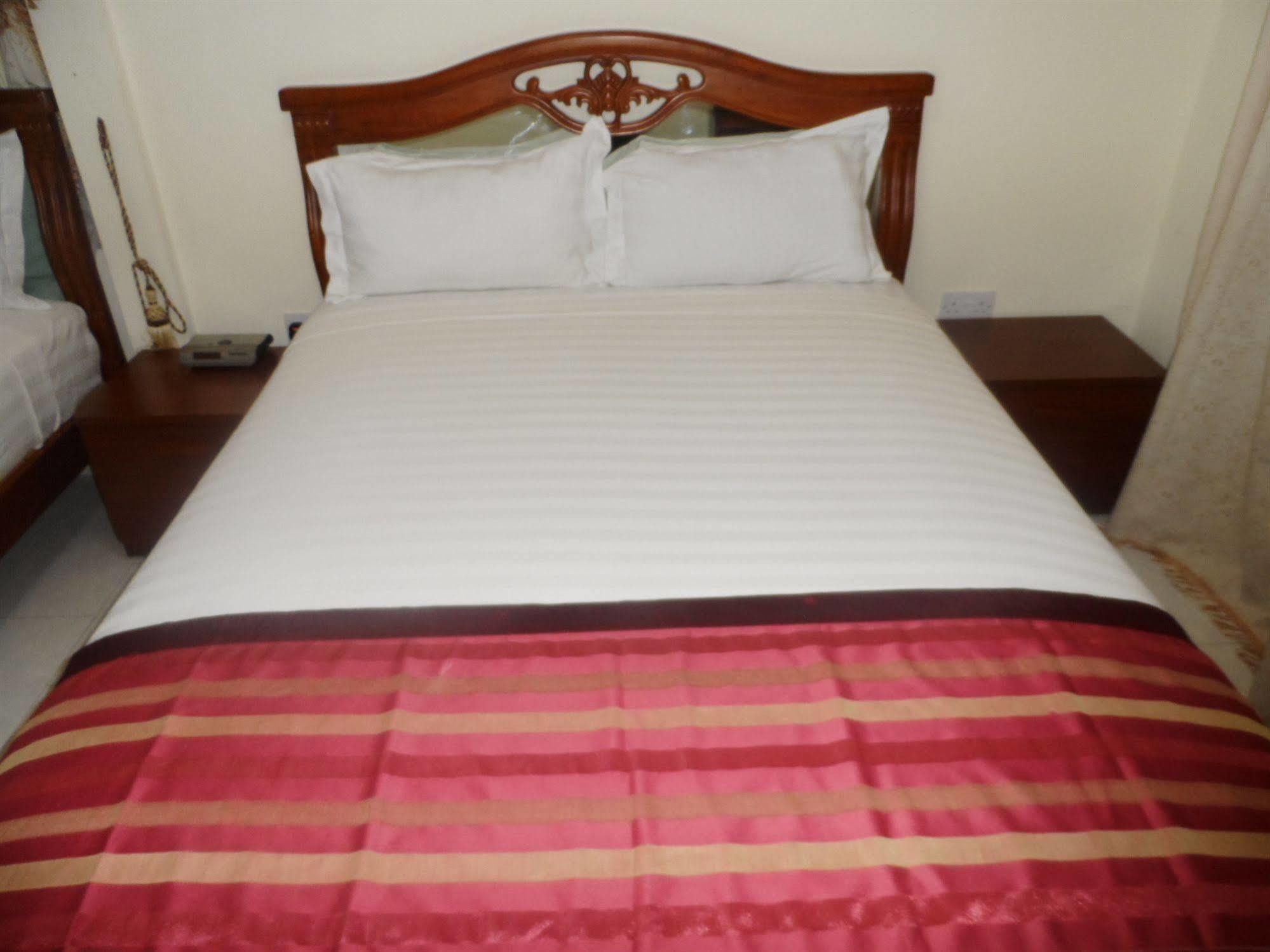 De Holiday Beach Hotel Kokrobite Экстерьер фото